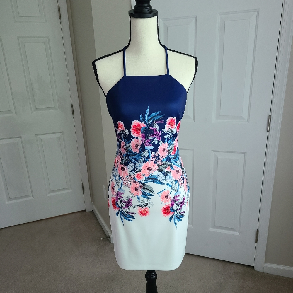 NWOT GUESS Floral Body Con Dress